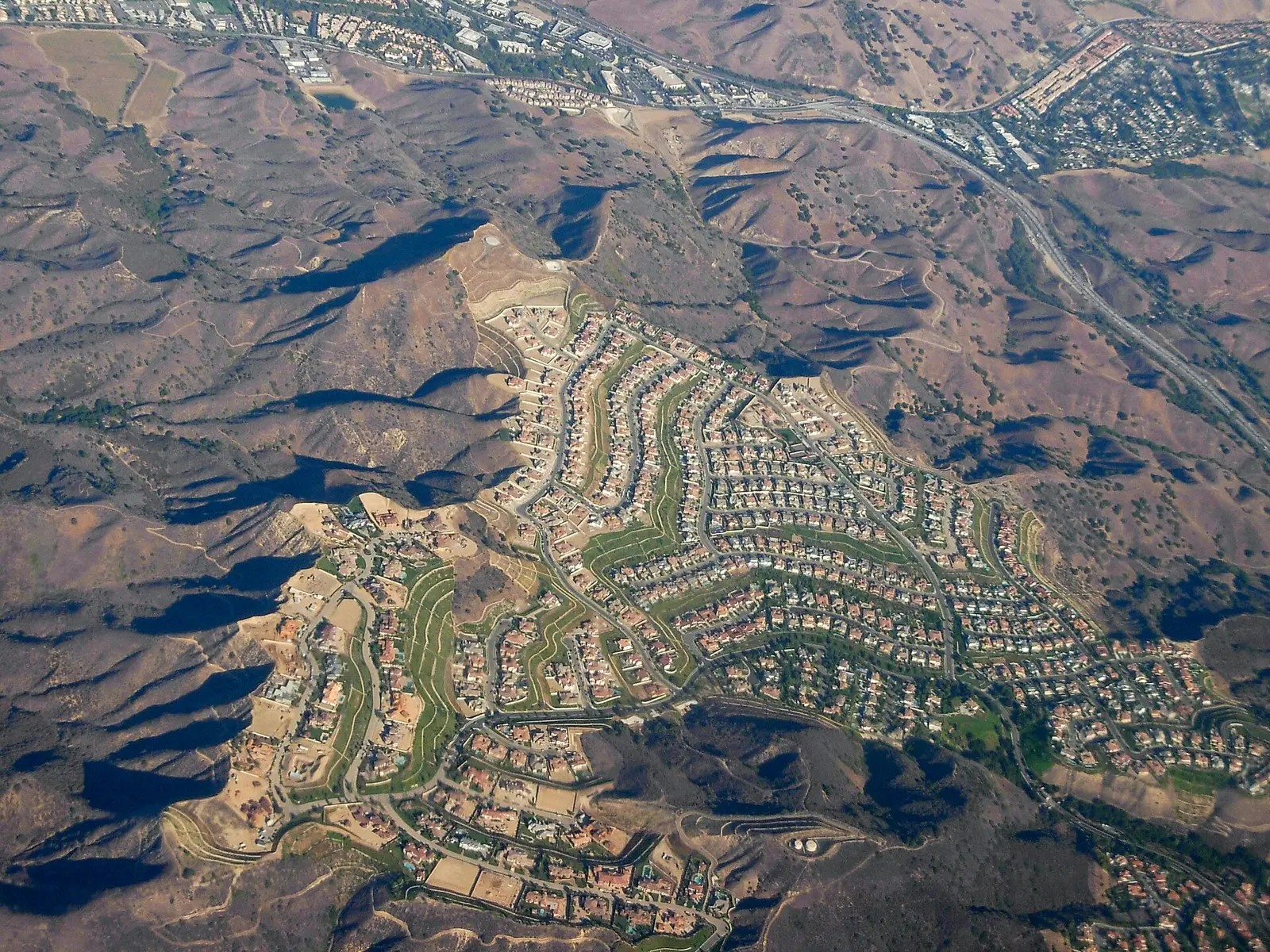 Calabasas, California — Aerial view of Calabasas, California and the intersection of Las Virgenes and U.S. Route 101, facing northwest.