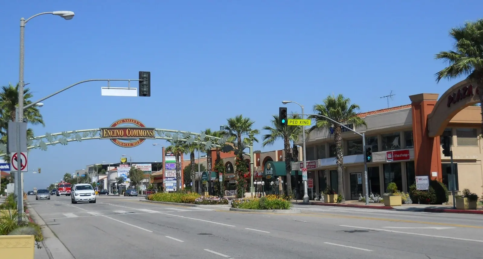 Encino, California — Encino Commons, the San Fernando Valley's "Miracle Mile", Encino, Los Angeles, California