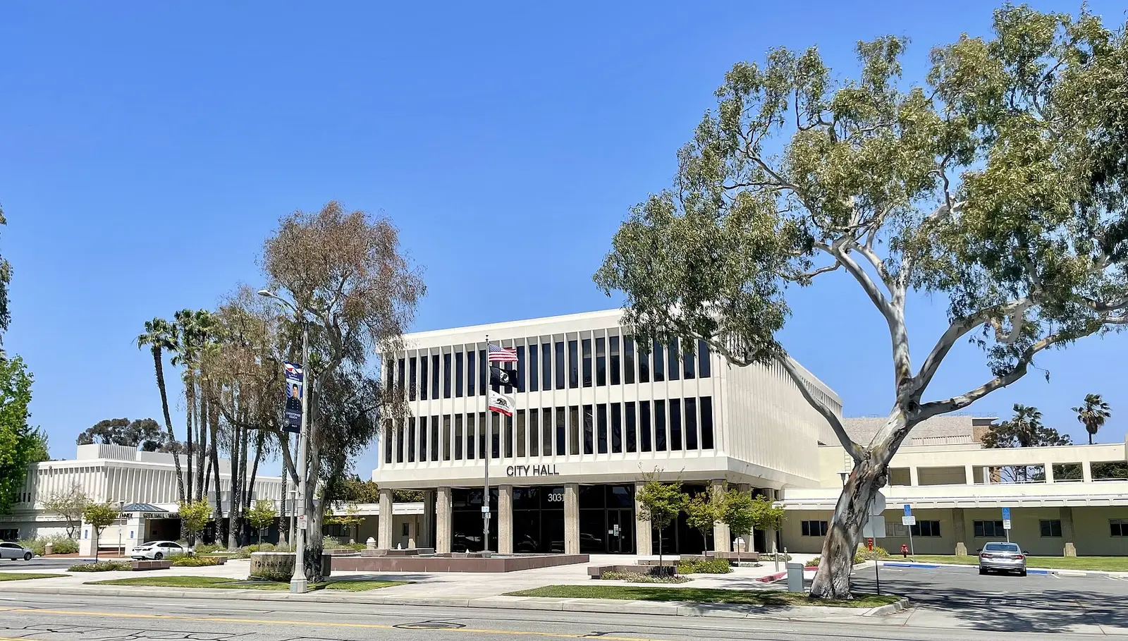 Torrance, California — Torrance City Hall in the civic center complex on Torrance Boulevard, Torrance, California.